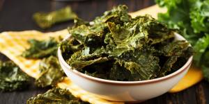 Kale chips in wooden bowl